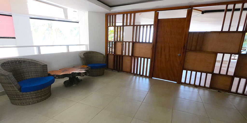 ON VACATION- HOTEL TONE - SALA