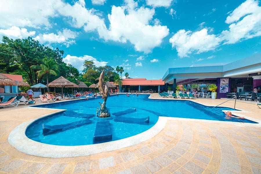 pool-riu-lupita-5_tcm49-227401